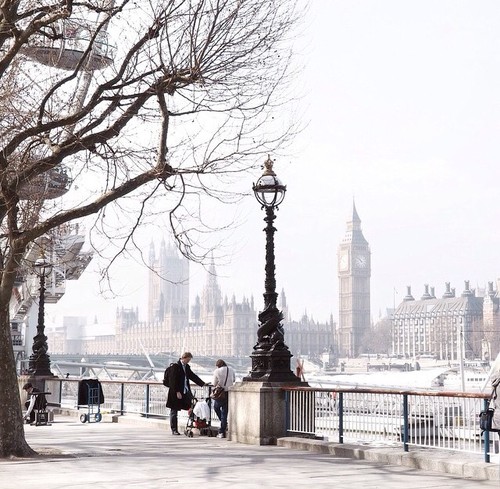 Milczenie bywa niekiedy najkosztowniejszym towarem.