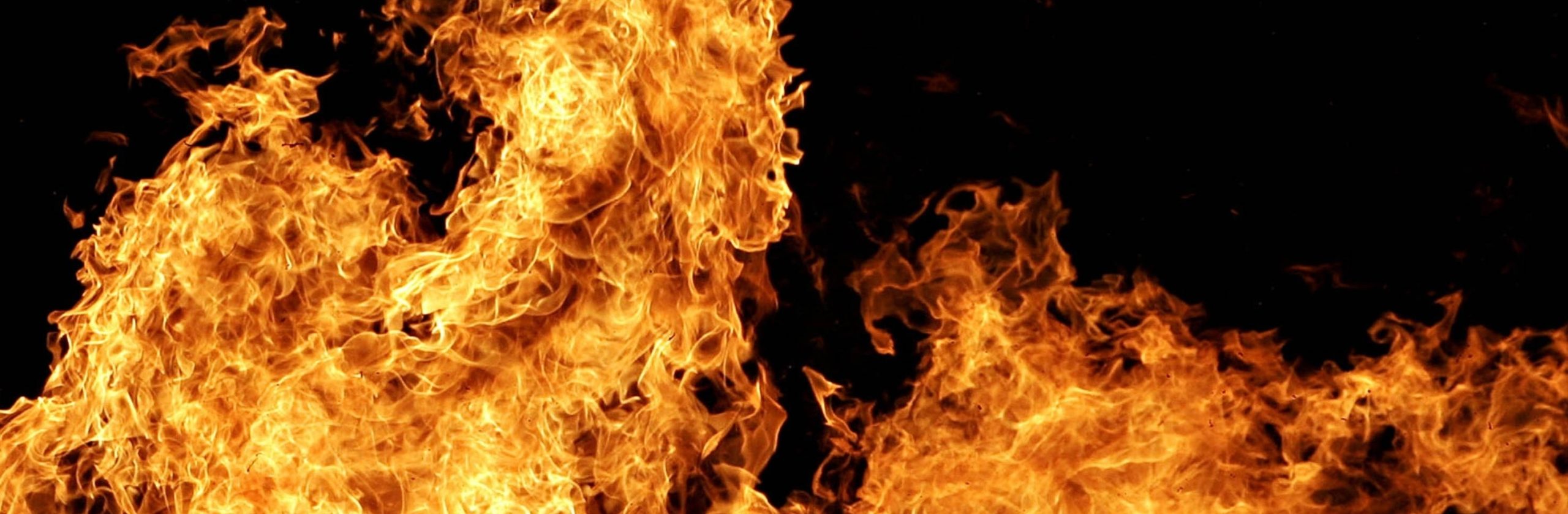 Podróż w przeszłość jest jak wybicie dziury w podłodze płonącego …