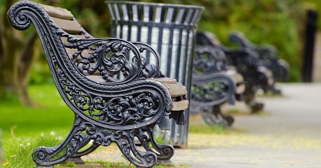 Prawda rzadko bywa romantyczna.