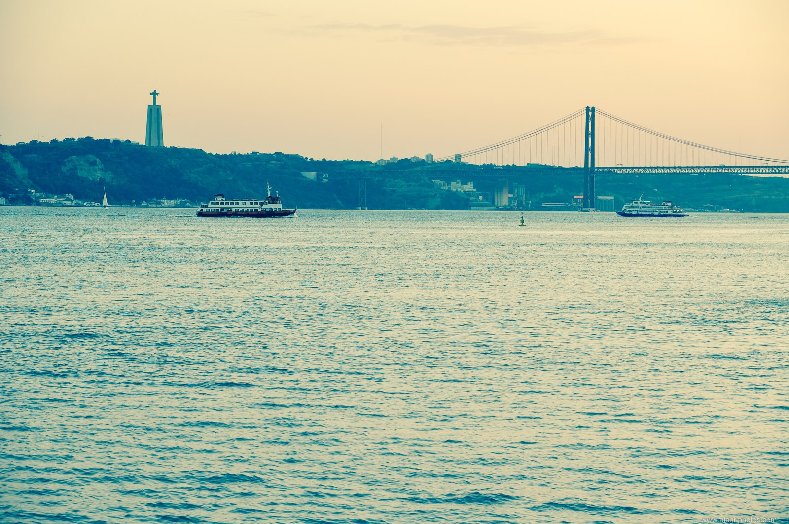 Świat należy do szaleńców albo do hipokrytów. Tylko te dwa …