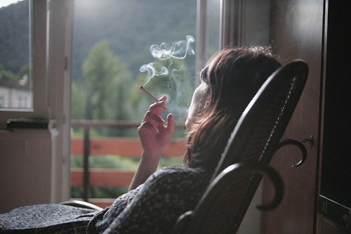 Gdy pisze się o minionych przykrościach, humor przychodzi łatwo. Kpina …