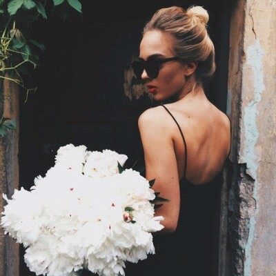 Wspomnienia ożywają, wypełniając głowę obrazami przeszłości..