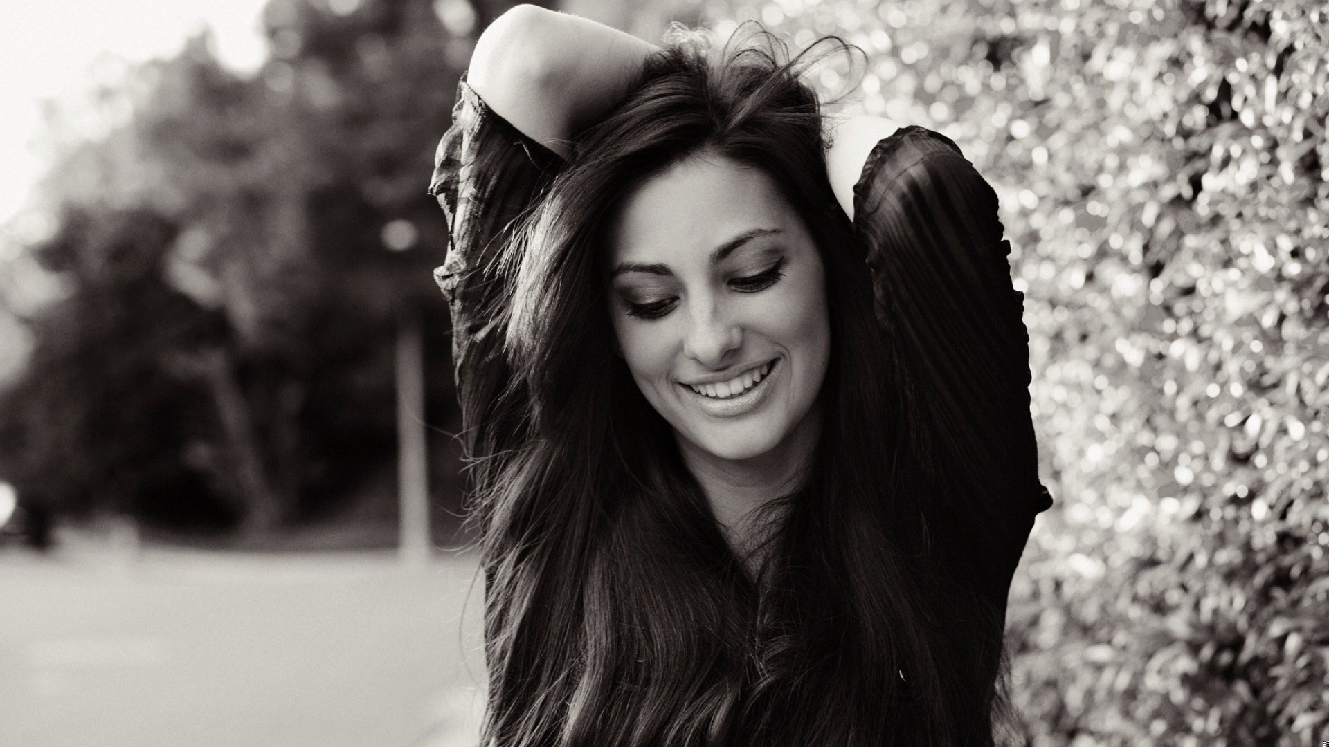 „Pamiętam jej uśmiech (…) nieskazitelny, jak ciało jej gładkie i …