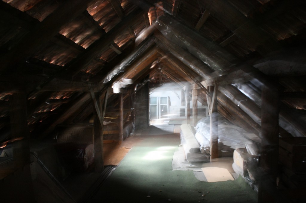 Czasem pakujemy stare rzeczy i chowamy je na strychu, nigdy …