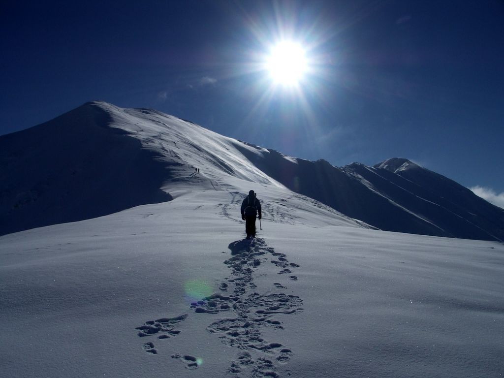 Lepiej zginąć stojąc, niż żyć na kolanach.