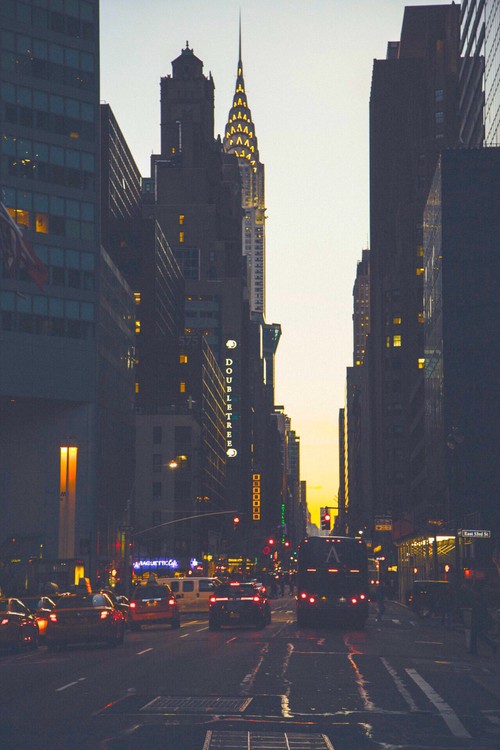 Czymże jest przeszłość, jeśli nie tym, co sami postanawiamy pamiętać.