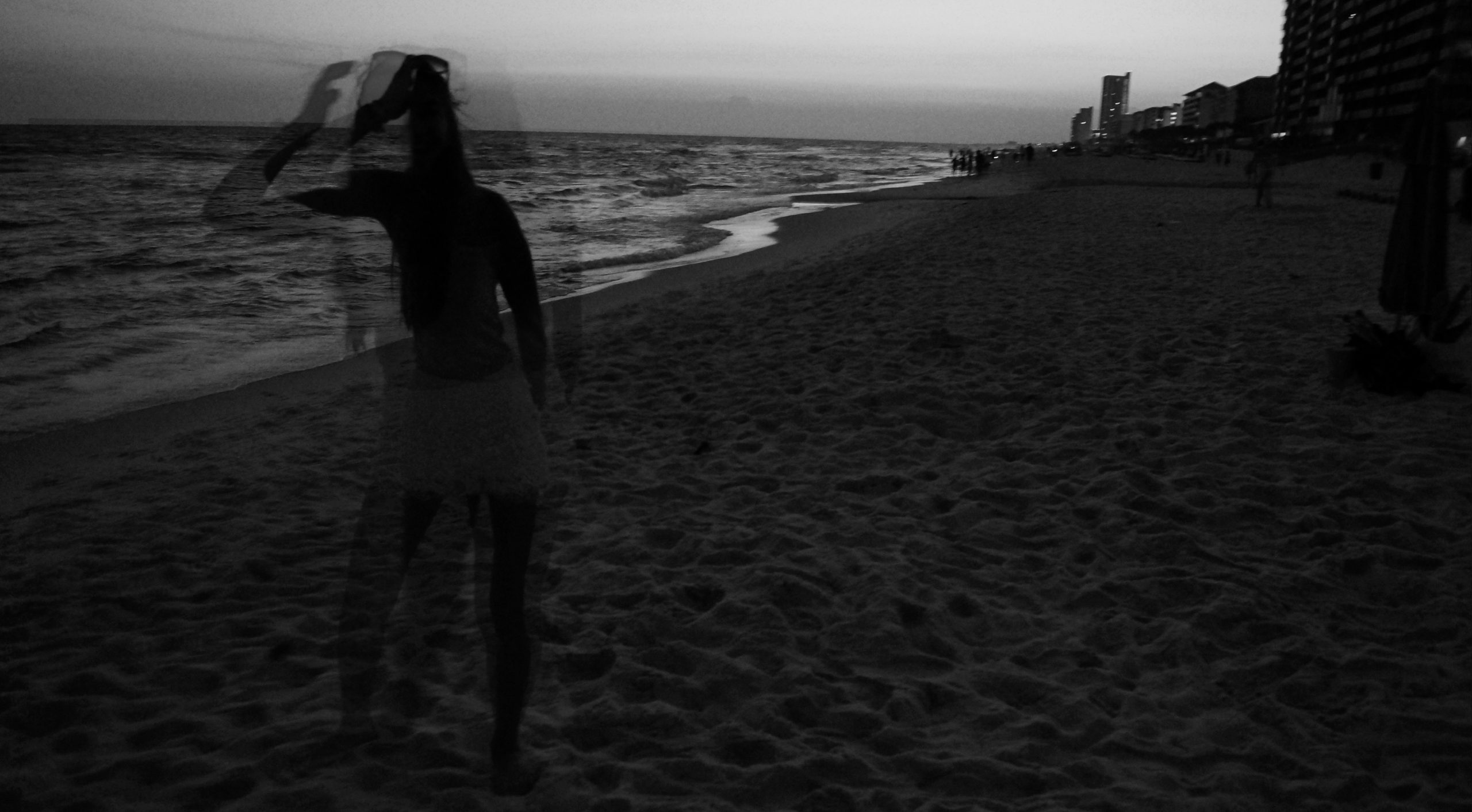 Całe życie czekamy na nadzwyczajnego człowieka zamiast zwyczajnych ludzi przemieniać …