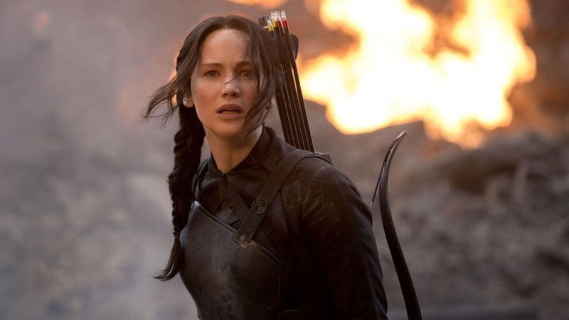 Przeżyłam, bo kiedyś ktoś mi pomógł. – Peeta kieruje spojrzenie …