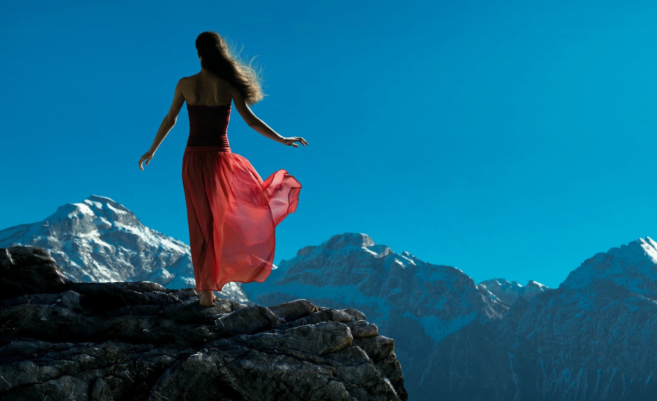 Najwyżej podskakują ci, którym daleko do szczytu.