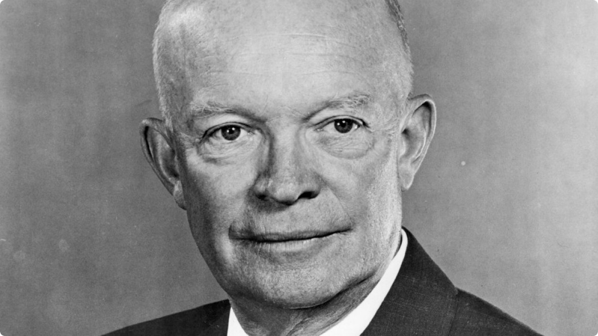 Dyplomata to człowiek, któremu dużo płacą za to, by się …