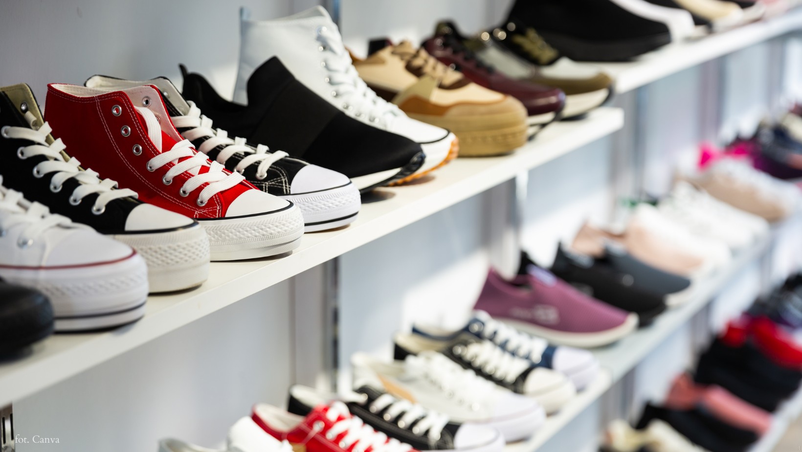 Te buty nosiły tysiące polskich dzieci! Bankructwo znanej marki