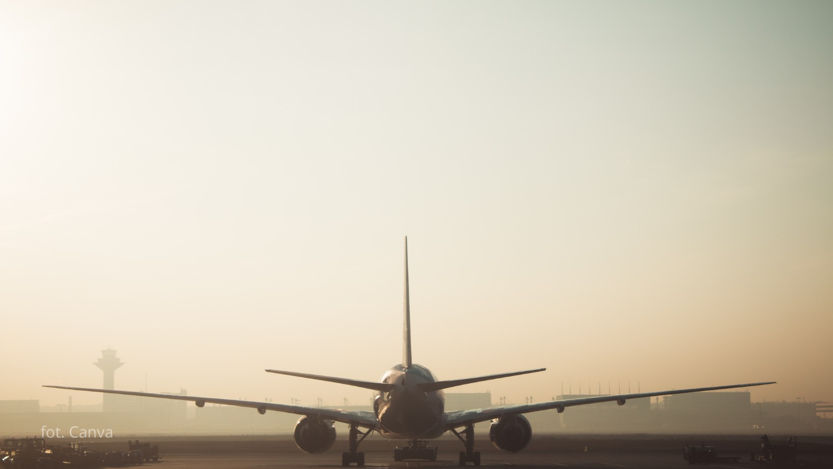 Polskie myśliwce poderwane. Dwa lotniska zamknięte.