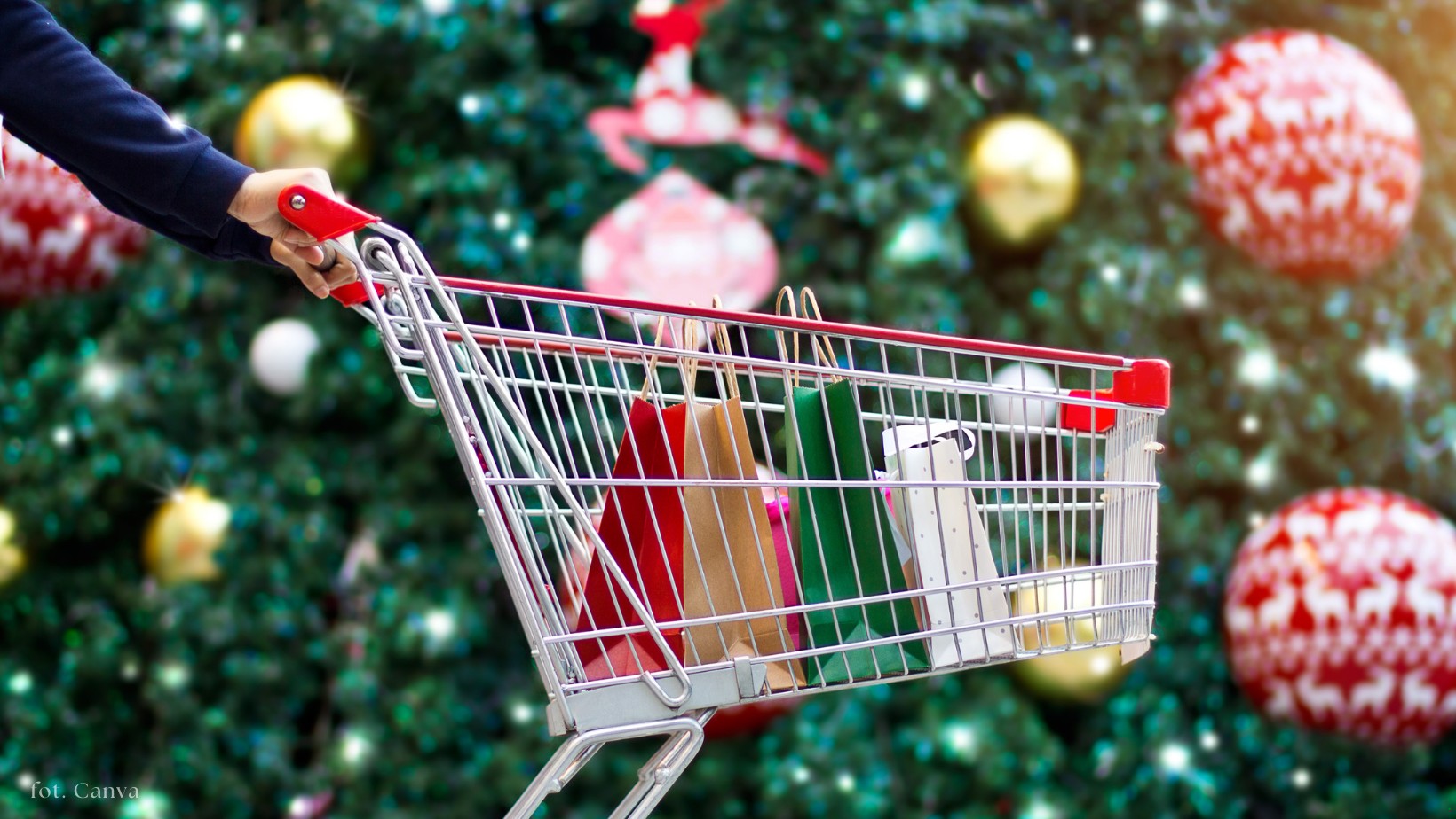 Zdjęcie Trzy niedziele handlowe pod rząd w grudniu!  Pracownicy wściekli: “To jest już przesada!” #1