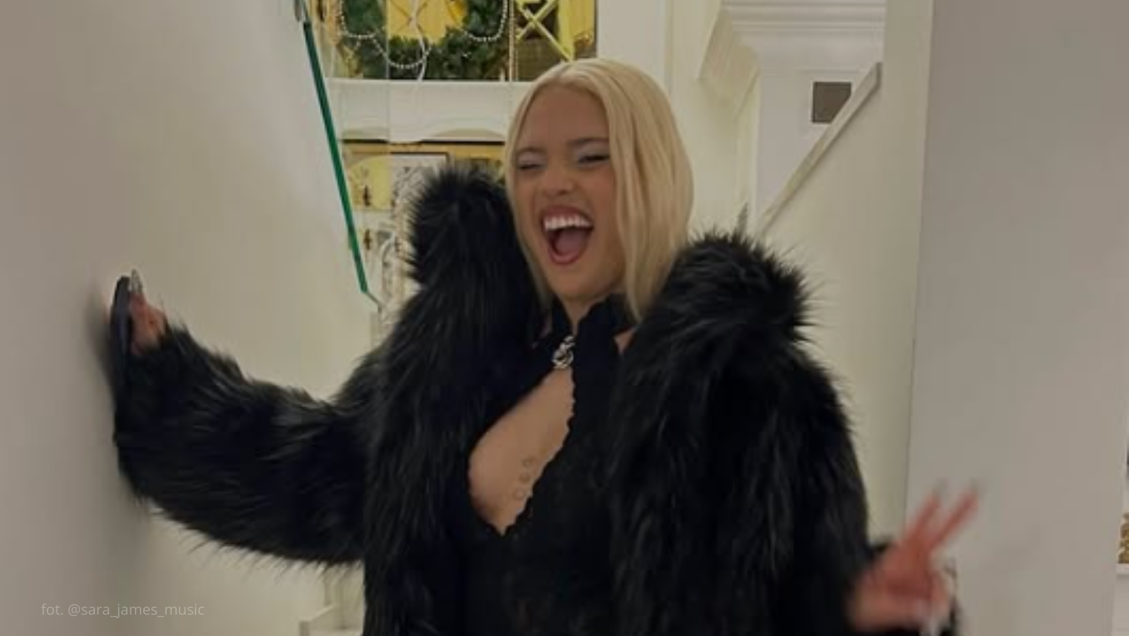 Odważna stylizacja Sary James na studniówce. W sieci aż huczy
