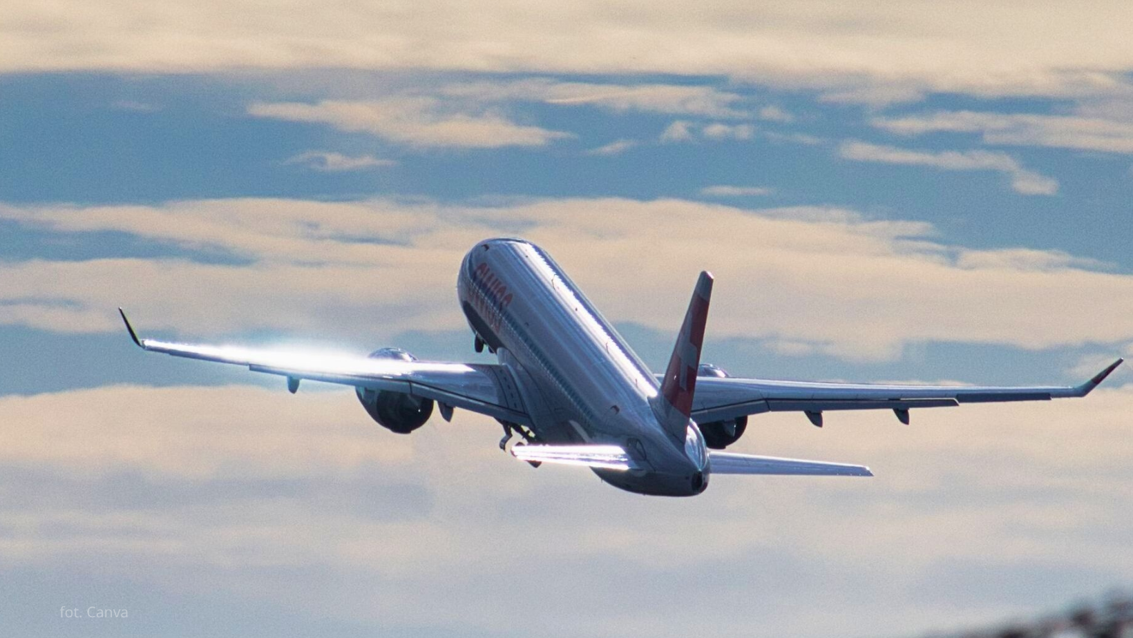 Znana linia tnie połączenia z Polski. Co z wylotami na Cypr?