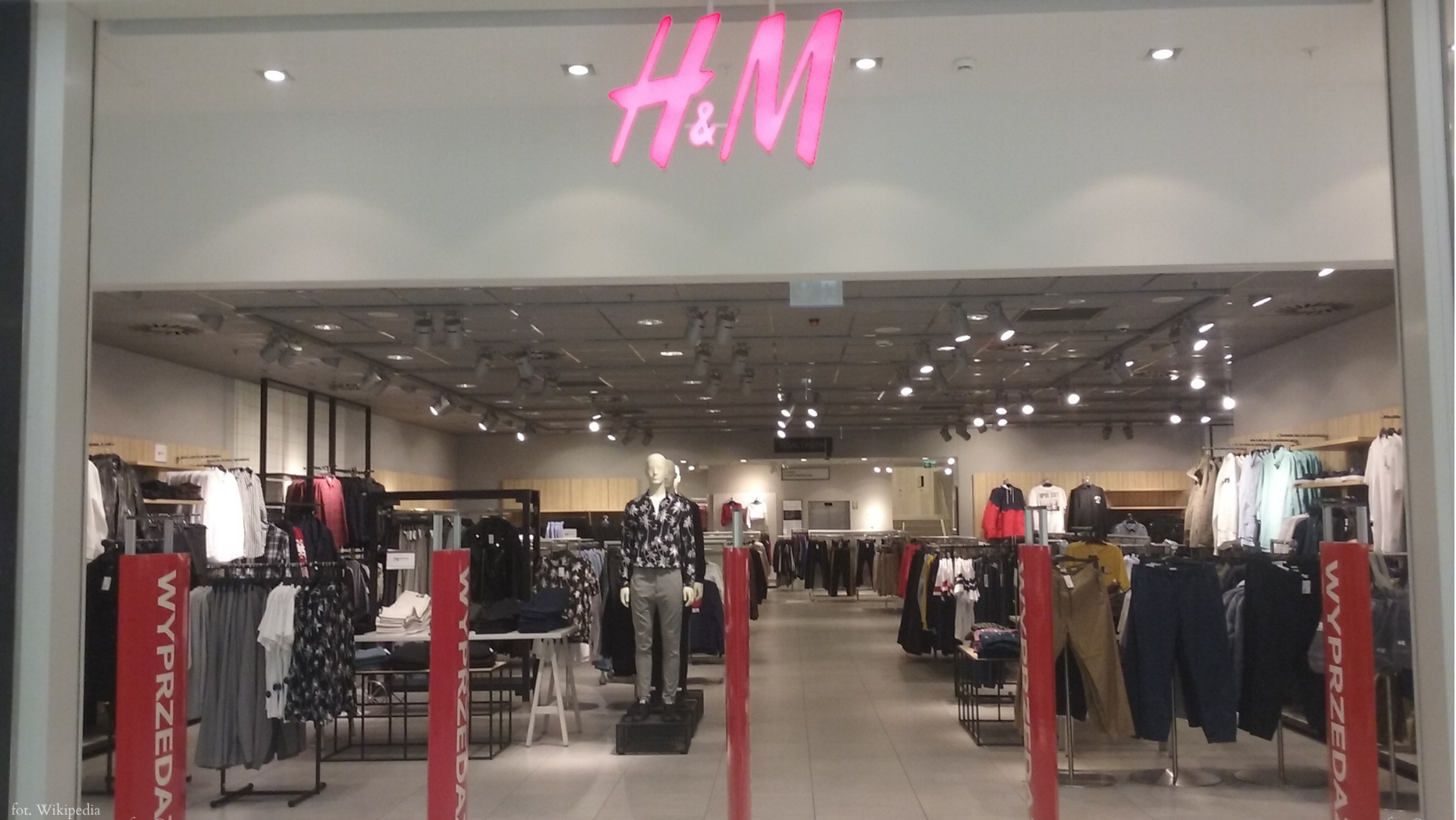 H&M zamyka sklepy! Co to oznacza dla klientów?