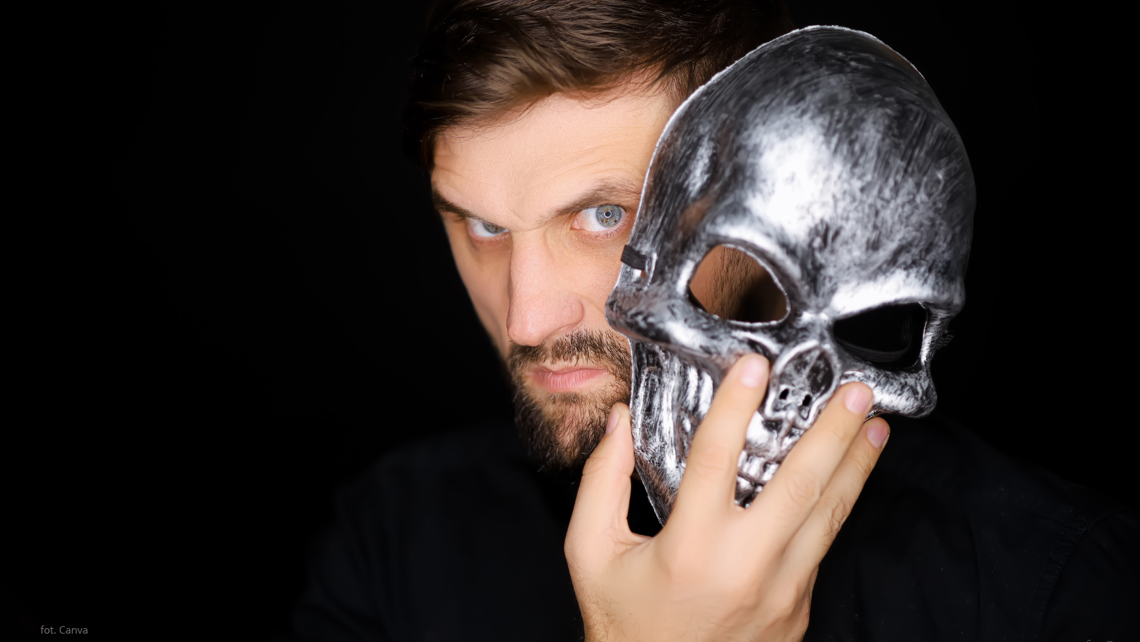 Psychopata może zdradzić się podczas rozmowy. Zwróć uwagę na te 4 zachowania